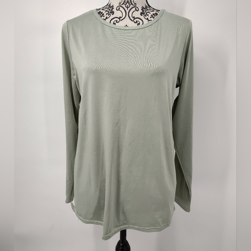 Real Essentials Women's Long Sleeve Dry Fit Top in Soft Light Green Size Medium